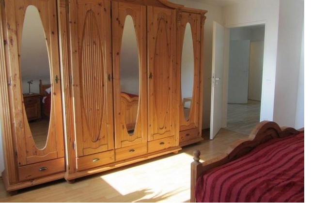 Kleiderschrank im Schlafzimmer